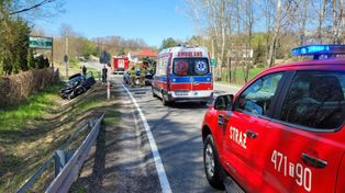 Wypadek na DK 79. Dwie osoby trafiły do szpitala
