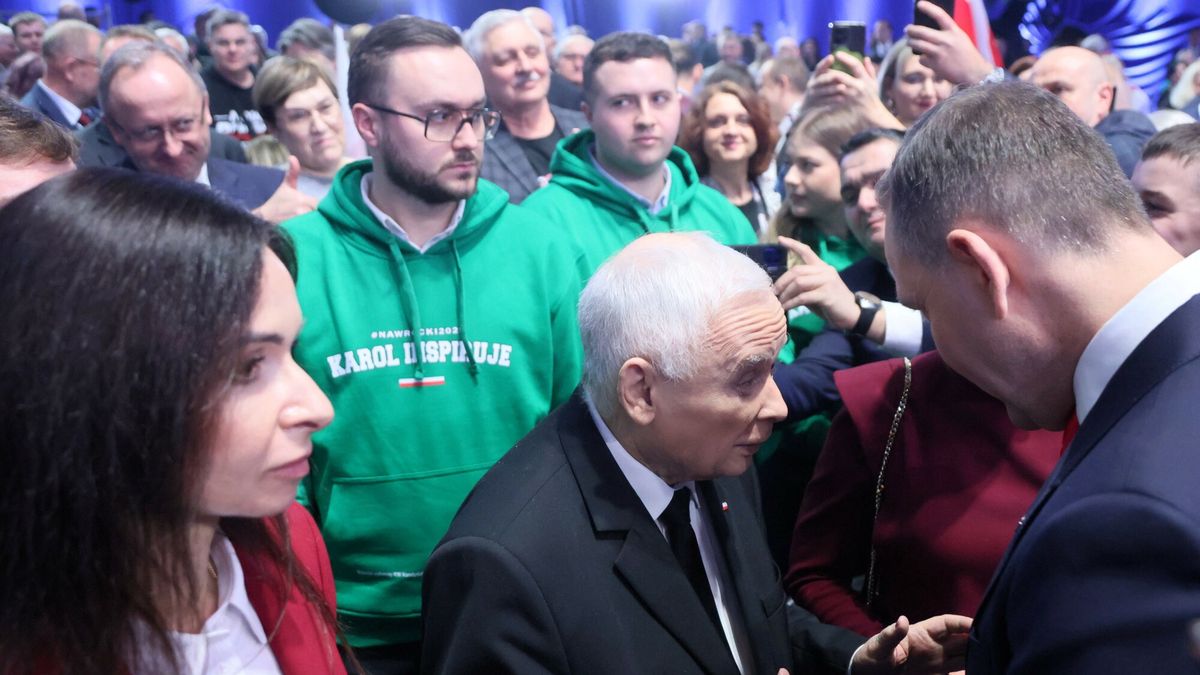 Konwencja programowa Karola Nawrockiego
Fot. Wojciech Olkusnik/East News, 02.03.2025. Konferencja Programowa popieranego przez Prawo i Sprawiedliwosc kandydata na prezydenta RP Karola Nawrockiego, w Szeligach k. Warszawy.
N/z: Marta Kaczynska, Jaroslaw Kaczynski, Karol Nawrocki, Marta Nawrocka
Wojciech Olkusnik