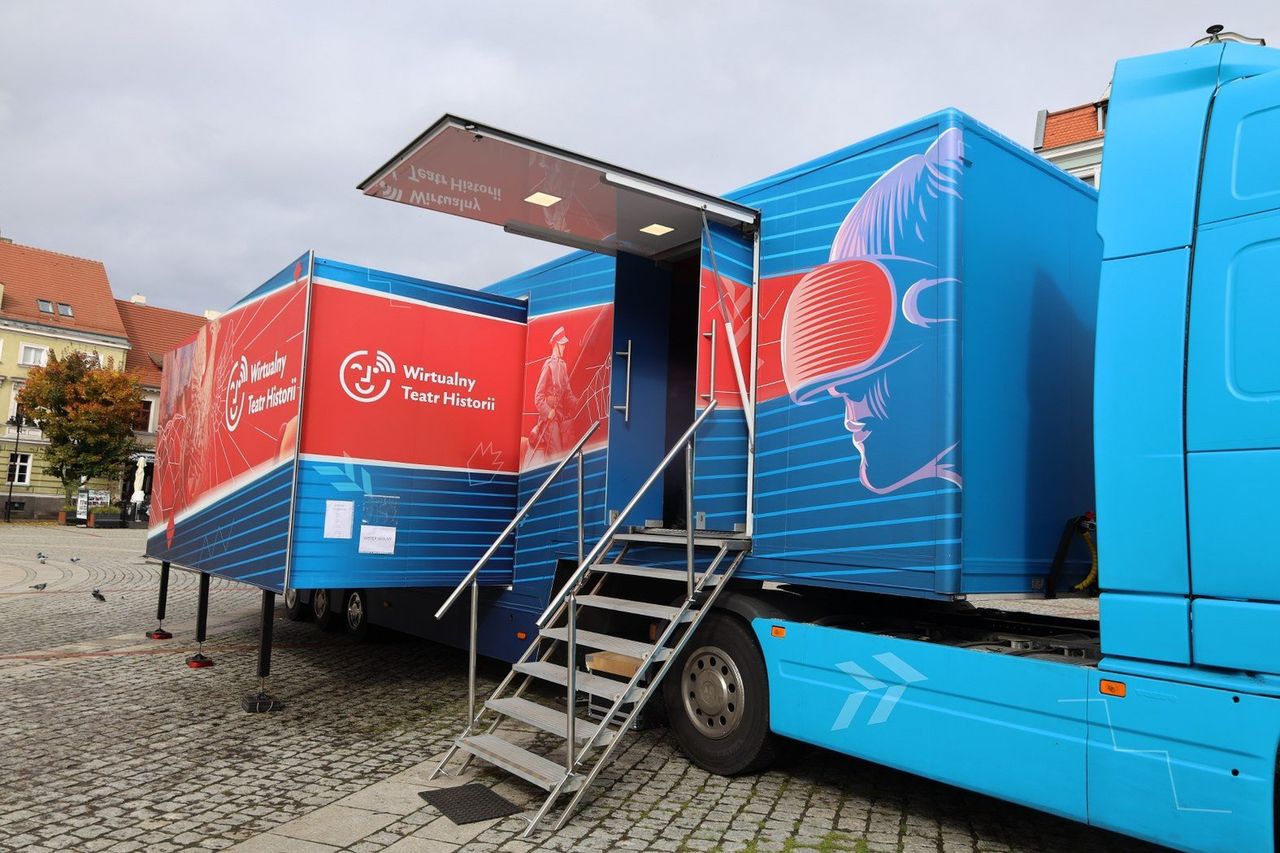 Gniezno: Wirtualny Teatr Historii na Rynku. Lekcja patriotyzmu i nowoczesnej edukacji