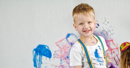 Plamy na ścianach w pokoju dziecka – jak się przed nimi zabezpieczyć?
