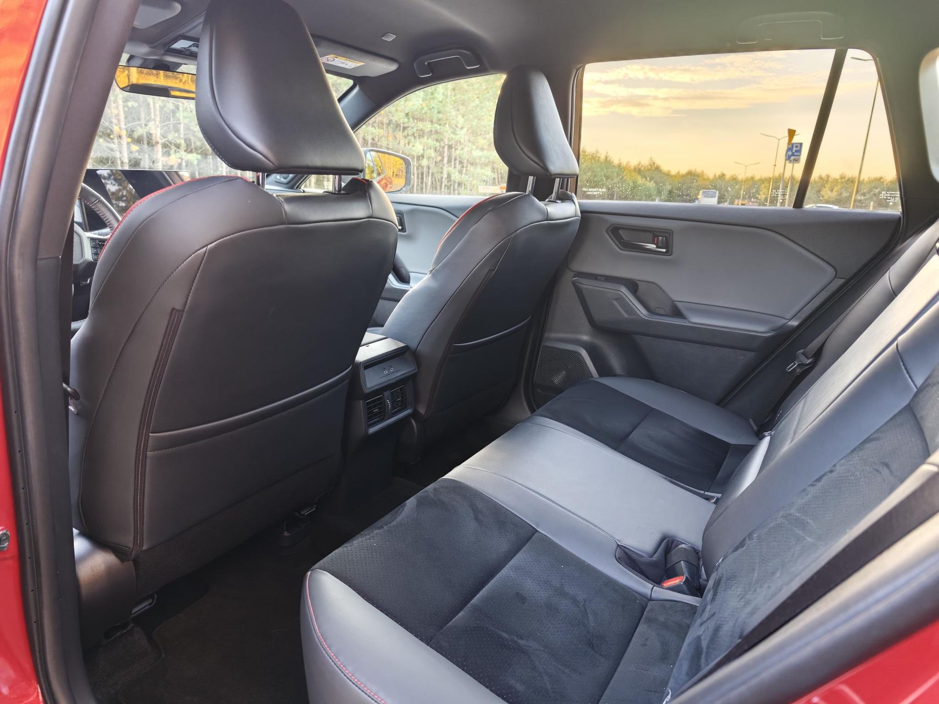 Wnętrze Toyoty Rav4 PHEV GR Sport
