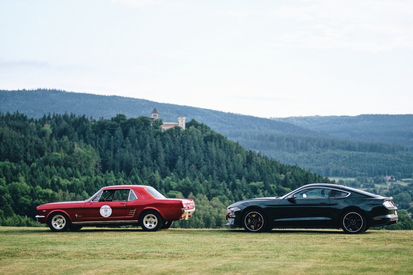 Pierwszy i obecny Mustang