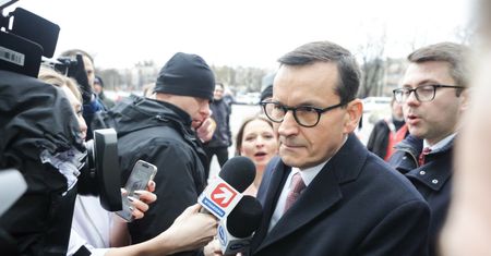 PiS w walce o TVP widzi drugie dno. B. premier o przymusowej relokacji. Wyjaśniamy
