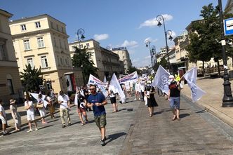 Protest medyków na ulicach Warszawy. "Pozwólcie leczyć pacjentów lepiej!"