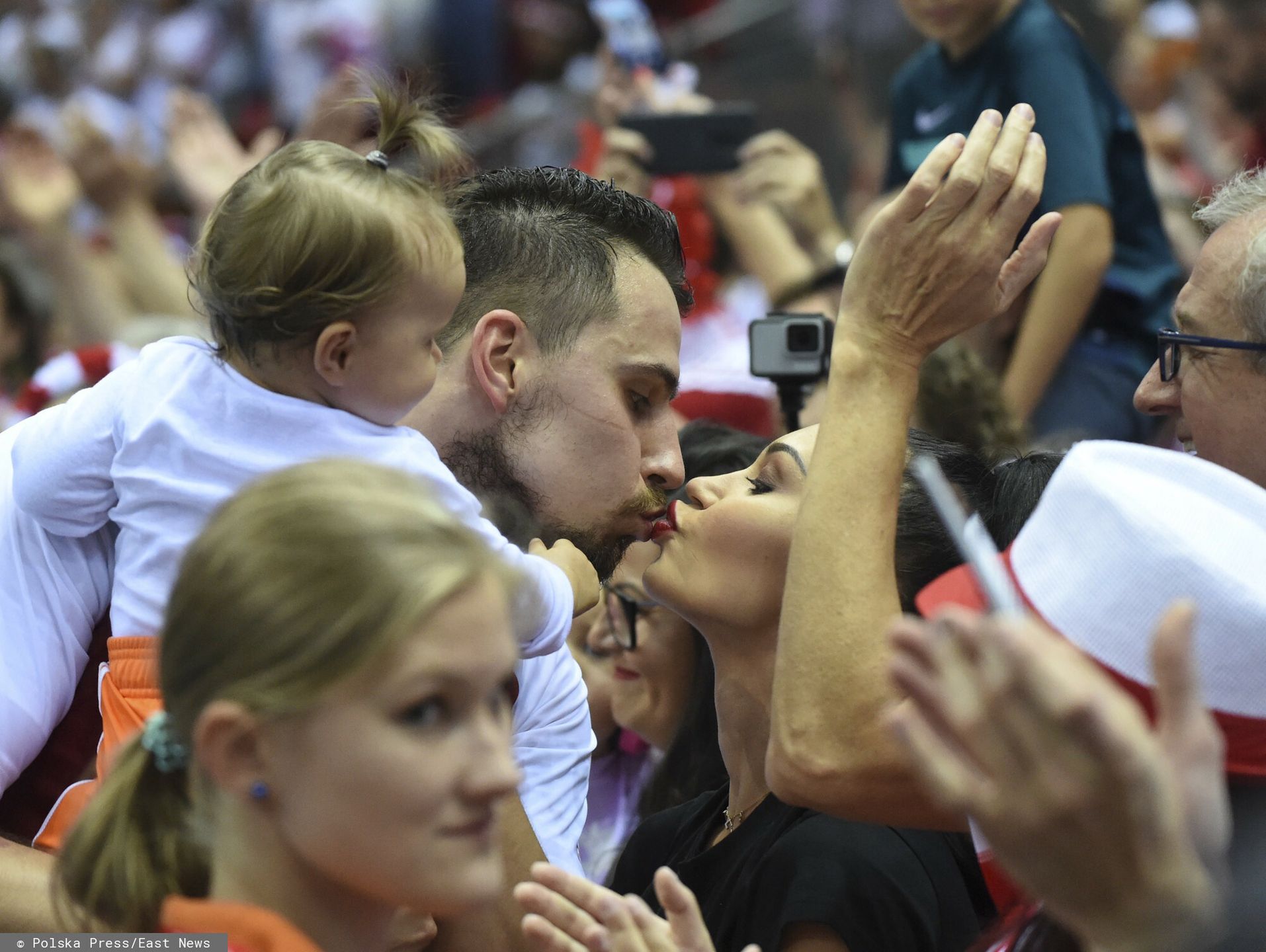 Fabian Drzyzga wspiera Monikę w walce z hejterami. Miły gest? 