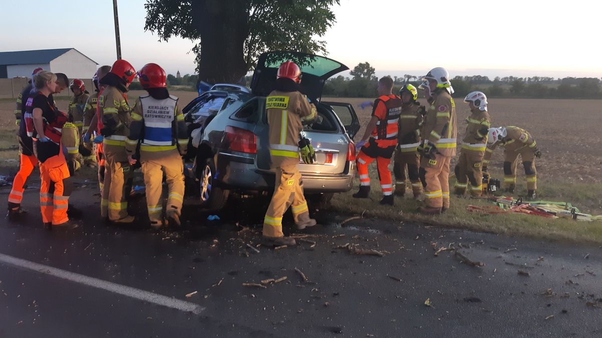 Do wypadku doszło w miejscowości Wszedzień. Dwie osoby zginęły na miejscu