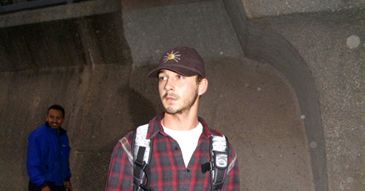 Shia LaBeouf straci palec?!