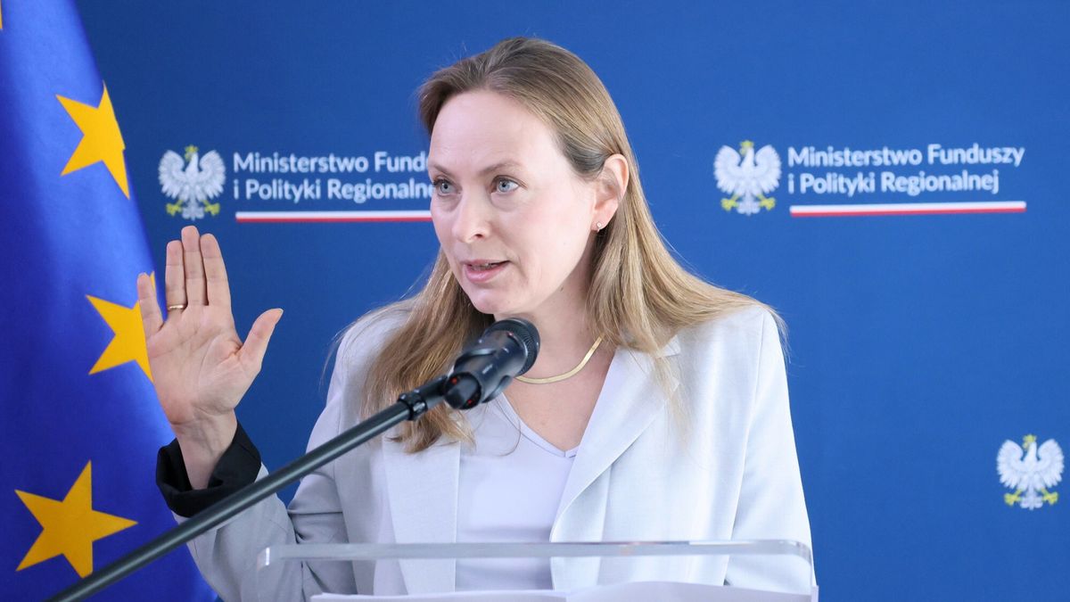 Wyniki konkursu na prezesa PARP
Fot. Adam Burakowski/East News, Warszawa, 17.05.2024. Konferencja prasowa minister funduszy i polityki regionalnej Katarzyny Pelczynskiej-Nalecz poswiecona ogloszeniu wyniku konkursu na prezesa Polskiej Agencji Rozwoju Przedsiebiorczosci. N/z: Katarzyna Pelczynska-Nalecz.
Adam Burakowski