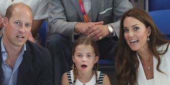 Kate Middleton i William opublikowali NOWE ZDJĘCIE księżniczki Charlotte z okazji 9. urodzin! Skóra zdjęta z mamy? (FOTO)