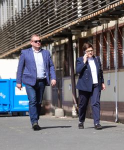 Wszedł z torbą na Nowogrodzką. Wcześniej zjawiła się cała "wierchuszka"