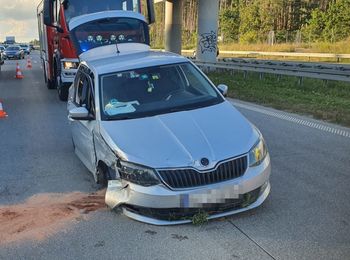 Bez koła, z ponad 2 promilami i zakazem prowadzenia. 34-latka zatrzymana po szaleńczej jeździe na S17