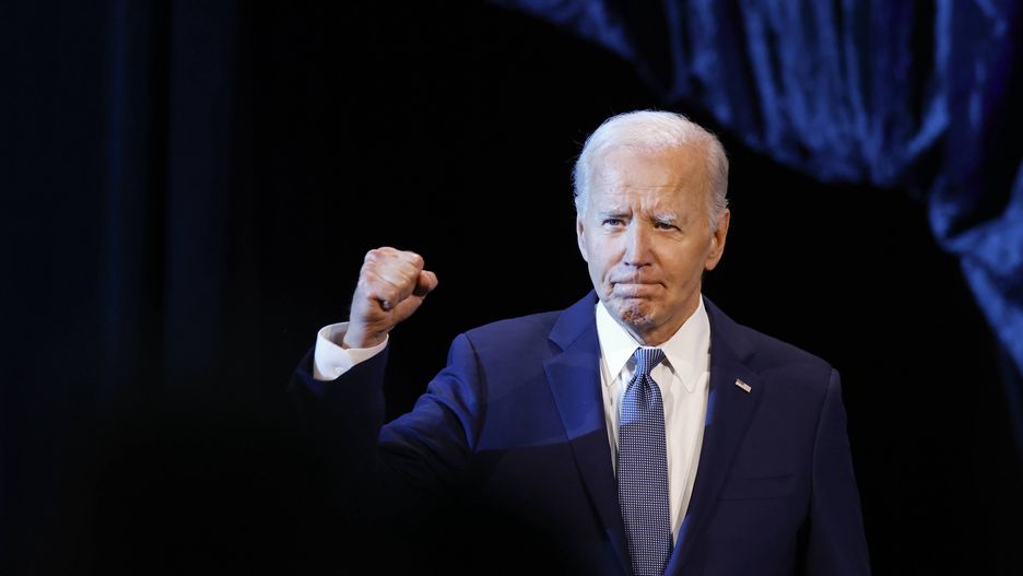 US President Joe Biden speaks during the 115th NAACP National Convention
epa11482357 US President Joe Biden arrives before speaking during the 115th NAACP National Convention in Las Vegas, Nevada, USA, 16 July 2024. Biden is scheduled to make several appearances at various campaign events in Las Vegas over the next few days.  EPA/CAROLINE BREHMAN 
Dostawca: PAP/EPA.
CAROLINE BREHMAN