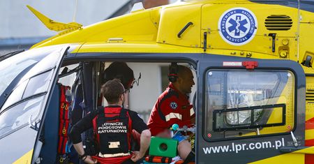 Śmigłowiec LPR uziemiony na autostradzie A2. Uszkodził go radiowóz