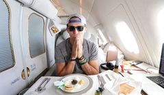 Youtuber Casey Neistat opływa w luksusy w reklamie linii lotniczych Emirates (wideo)
