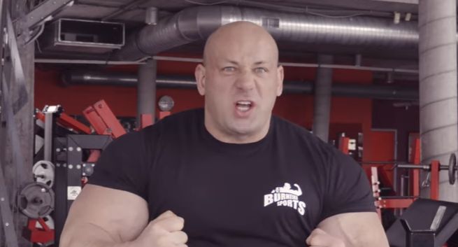 VOX FM z akcją „Pierwsza zmiana w formie od rana”. Prowadzi ją Robert Burneika (wideo)