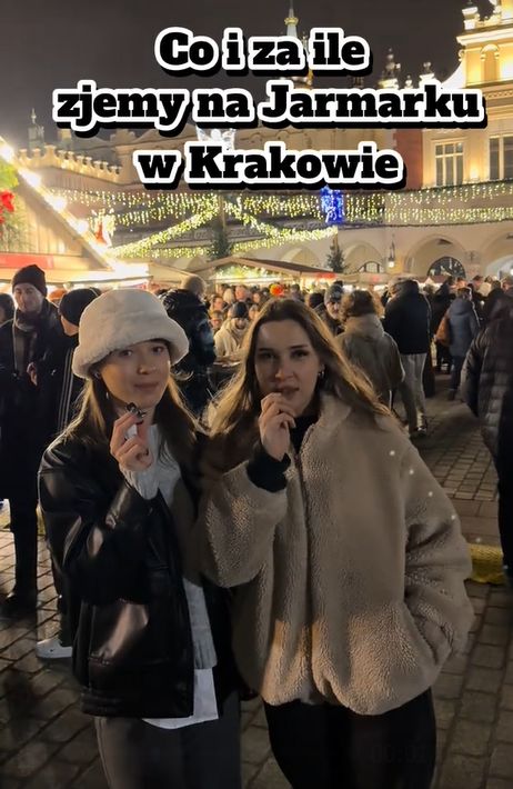 Tiktokerki przetestowały jedzenie na jarmarku świątecznym