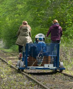 Kolejka napędzana siłą mięśni. Za 140 zł zwiedzimy urocze okolice