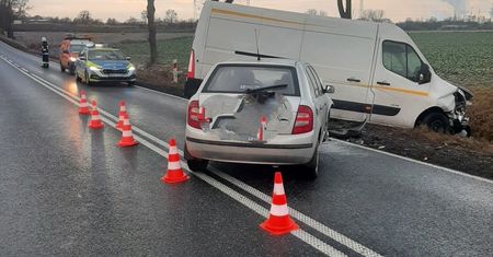 Uwaga utrudnienia w kierunku Płocka - czołowe zderzenie!