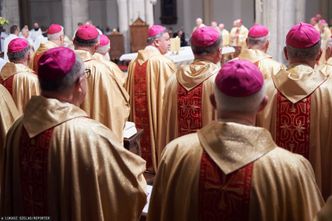Koniec z dopłacaniem do Kościoła. Ksiądz na etat. Tego chcą Polacy