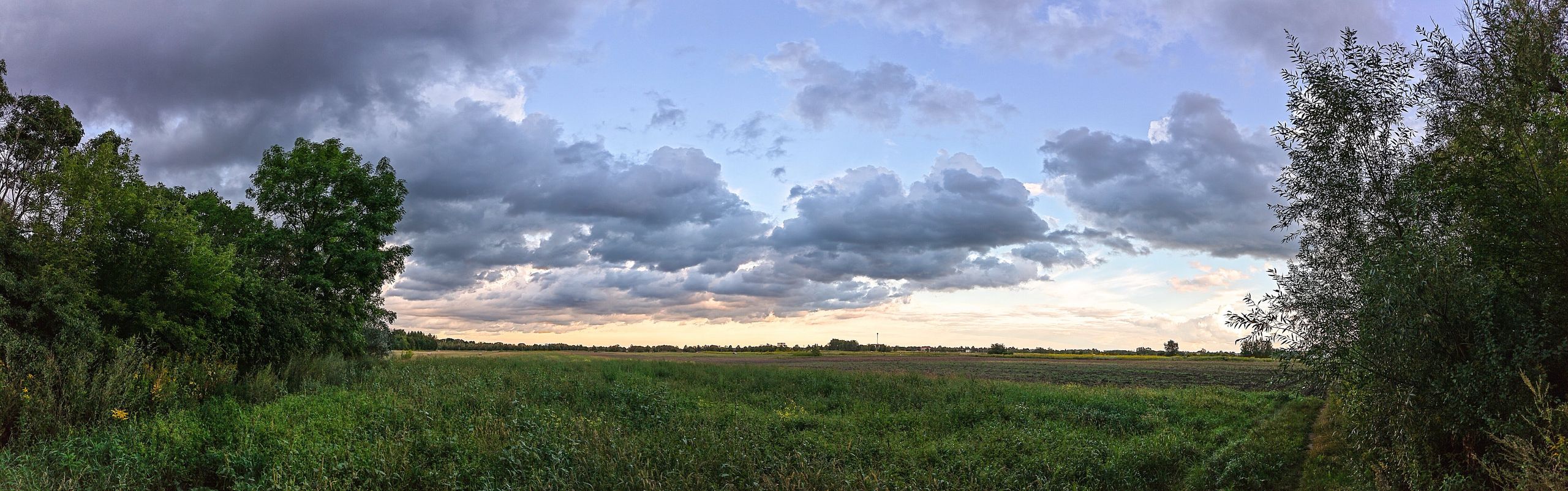 Zdjęcie panoramiczne z poprawionymi kolorami.