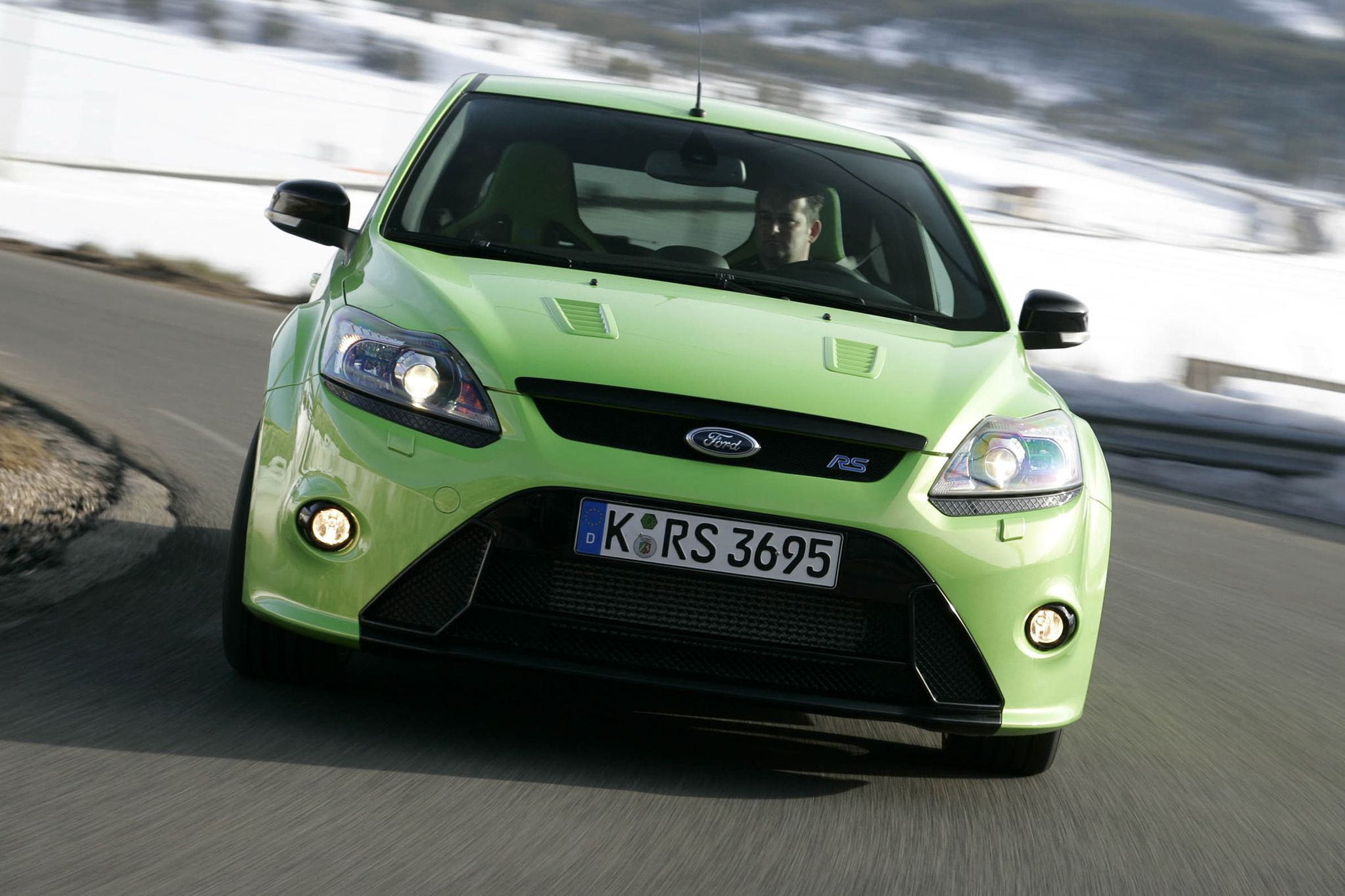 Focus RS Mk 2 jest demonem na suchej i mokrej nawierzchni, ale na zimę... lepiej trzymać go w garażu.