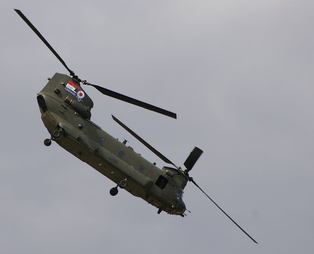 RAF zamierza wycofać 14 ciężkich śmigłowców transportowych CH-47