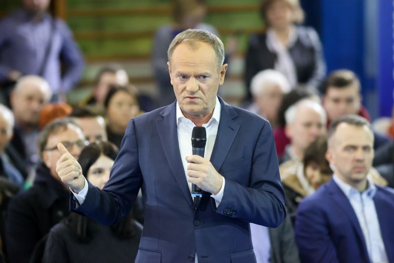 Tusk kusi Polaków darmowym kredytem. Ruszył groźny wyścig