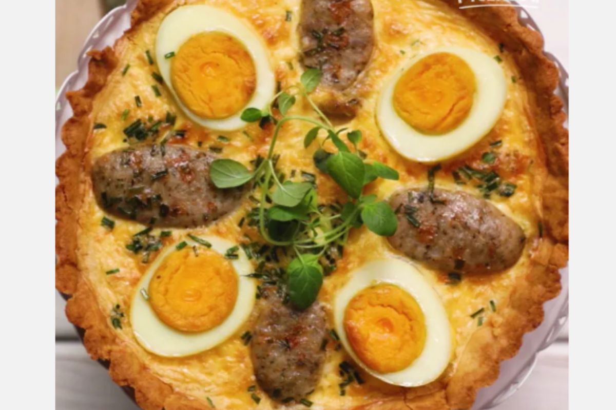 Dania na Wielkanoc: tarta z jajkiem i białą kiełbasą
