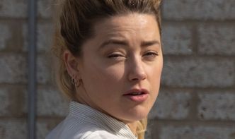 Amber Heard przyłapana PO RAZ PIERWSZY od zakończenia "procesu dekady"! Leciała prywatnym samolotem... (ZDJĘCIA)