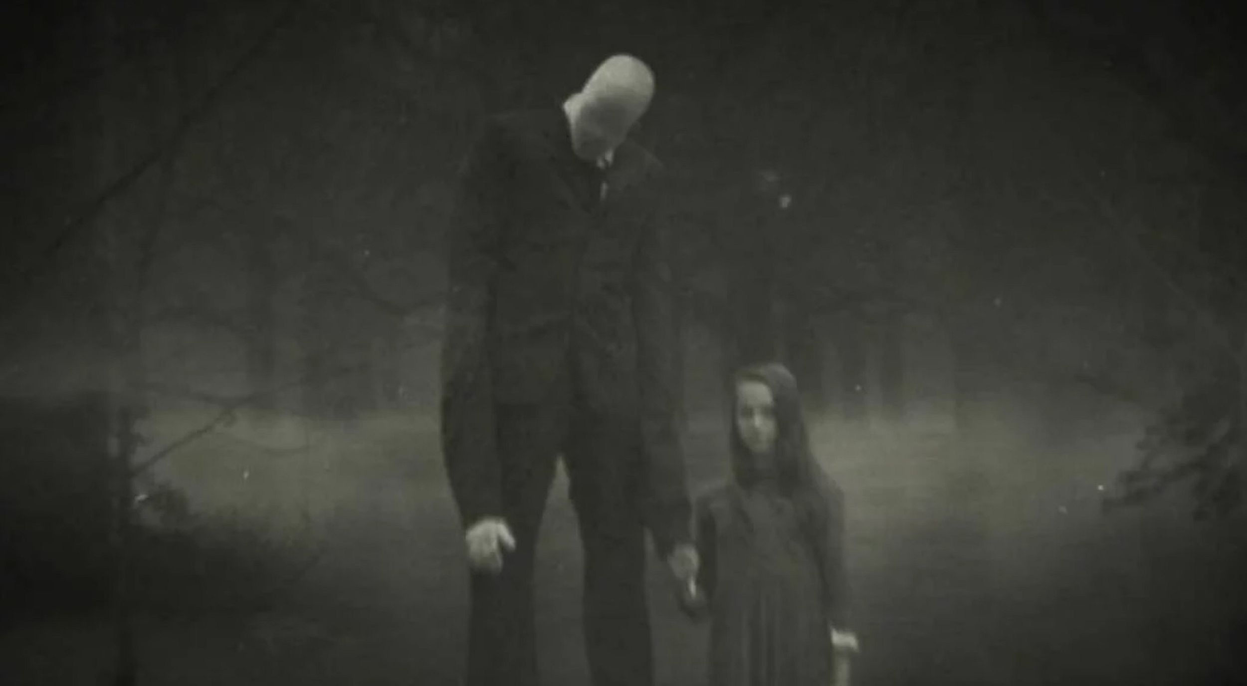Kadr z filmu "Strzeż się Slendermana" (2016 r.)