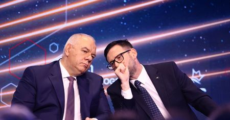 "Jaka operacja duszenia cen paliwa?" Jacek Sasin broni Orlenu i Daniela Obajtka