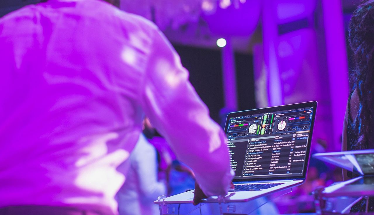 DJ usłyszał zarzuty. Miał wykorzystywać seksualnie dziewczynki