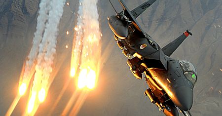 Niesamowity wyczyn załogi F-15E. Zestrzelili lecący śmigłowiec bombą kierowaną