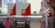 Co pokażą wyniki exit poll? Drugie "głosowanie" w wyborach odbywa się przed siedzibami komisji