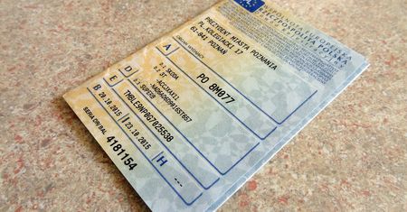 Kiedy policjant może zatrzymać dowód rejestracyjny?