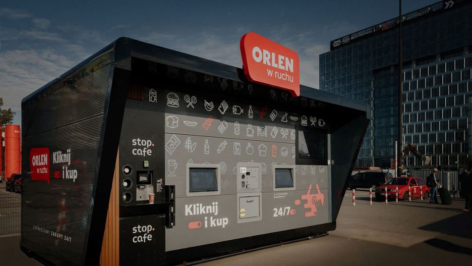 Na Dworcu PKS Zachód w Warszawie rozpoczęły się testy pierwszego automatu sklepowego pod marką ORLEN w ruchu