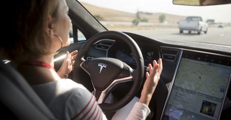 Elon Musk o Autopilocie: 2 razy lepszy od kierowcy