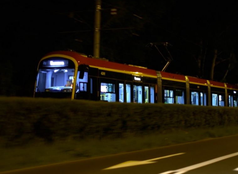 Warszawa. Nocne testy przebiegły z powodzeniem. Pierwsze koreańskie tramwaje wyruszą na stołeczne linie jesienią