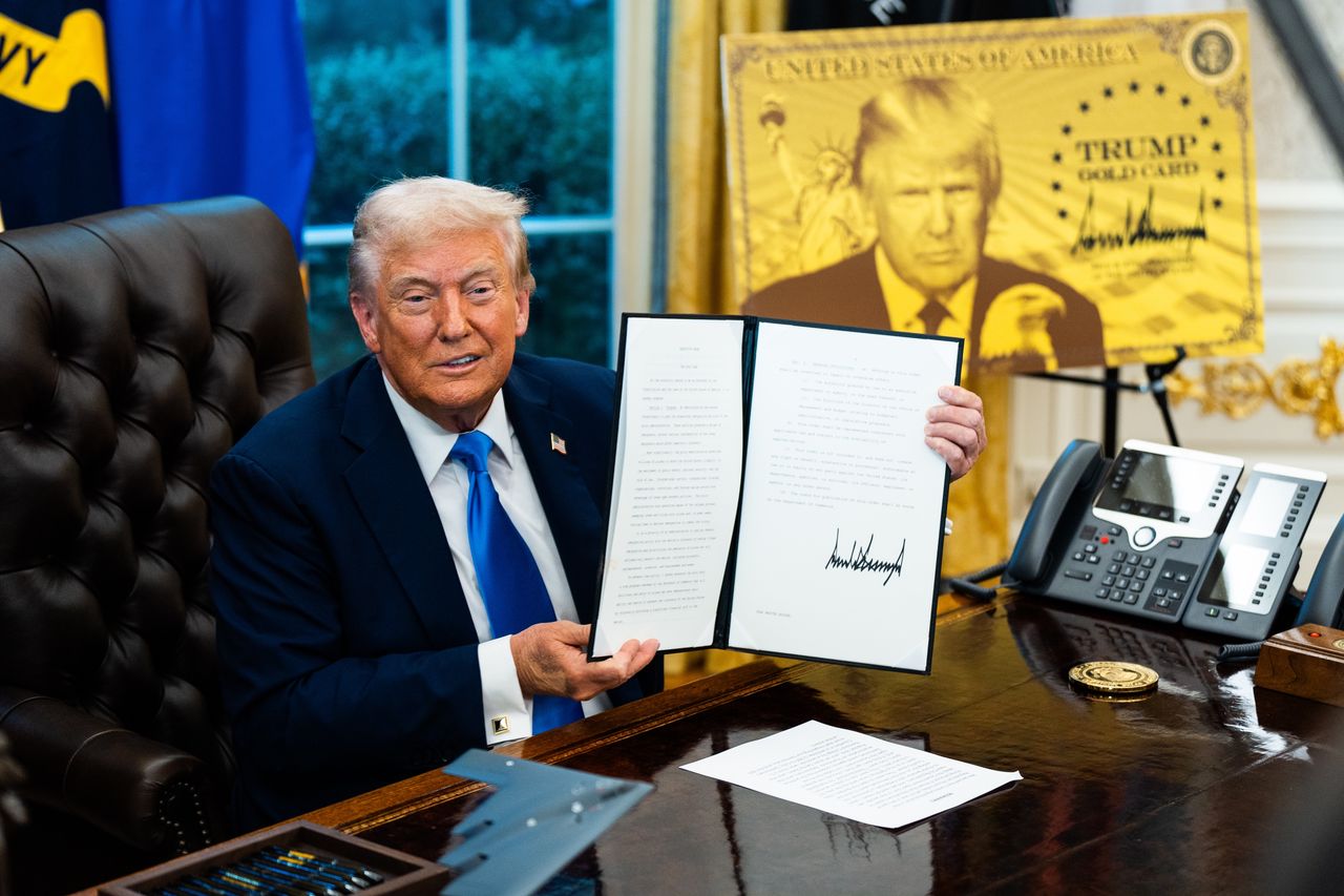 Paszport z wizerunkiem Donalda Trumpa. Jest decyzja