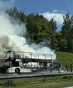 Spłonął autokar na A4. "Bardzo przytomne zachowanie kierowcy"