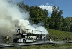 Spłonął autokar na A4. "Bardzo przytomne zachowanie kierowcy"