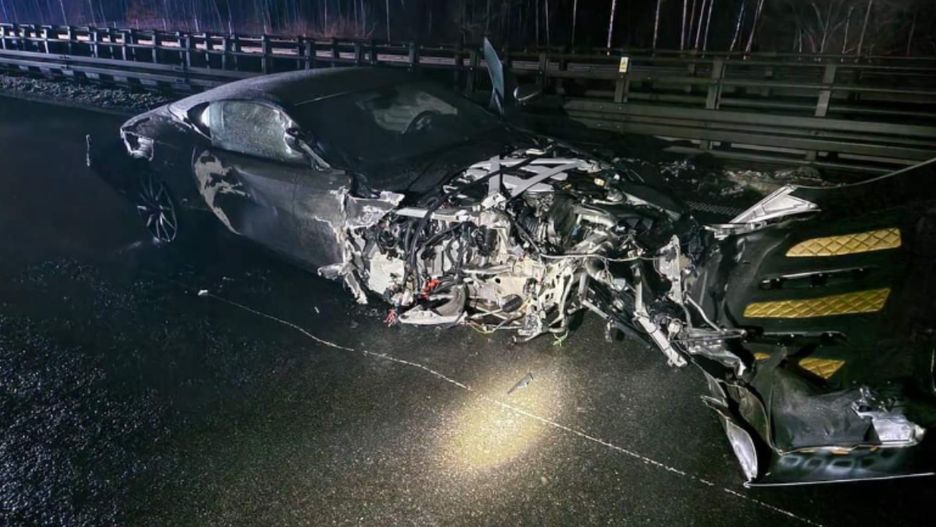 Zdjęcie z miejsca zdarzenia opublikowane przez KP PSP w Tczewie. Na A1 zderzyły się dwa samochody osobowe