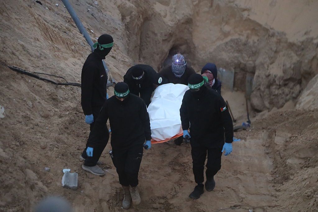 Izrael: fragmenty ciał przekazane przez Hamas to nie zakładnicy