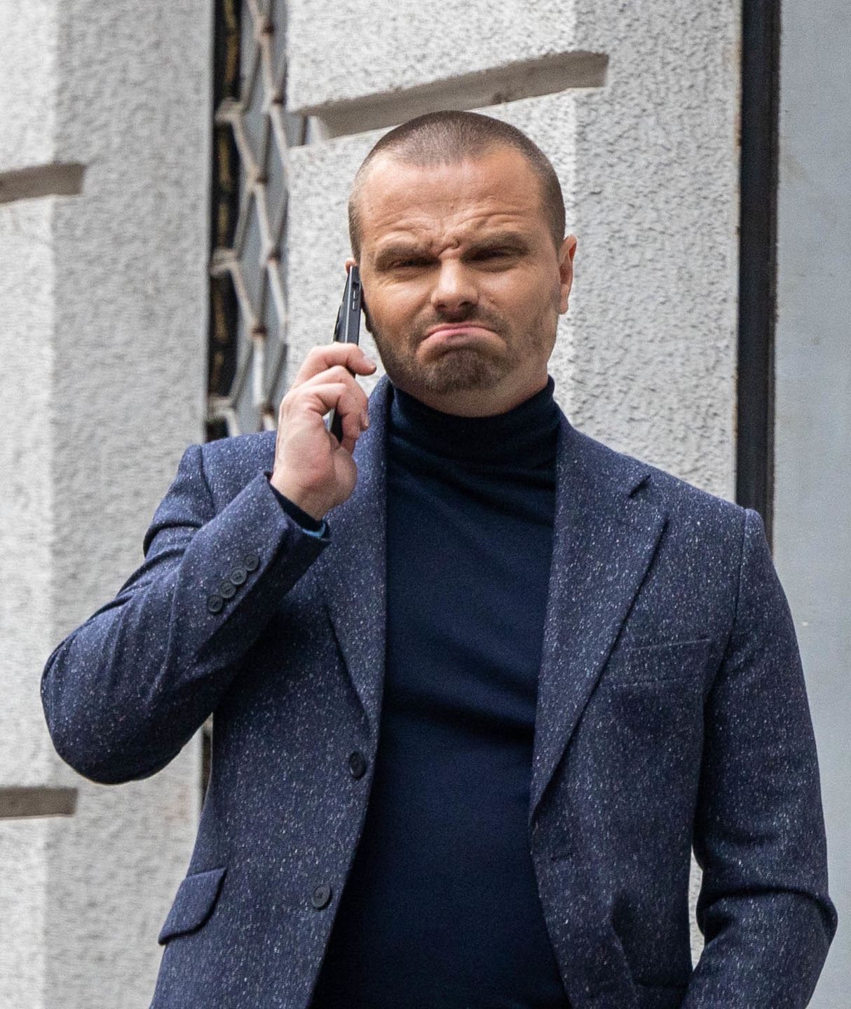 Marcin Hakiel pędzi na event z ukochaną Dominiką