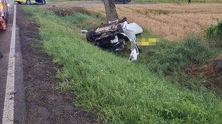 TRAGEDIA NA DRODZE! 28-latek zginął po dramatycznym dachowaniu w Żerdzinach
