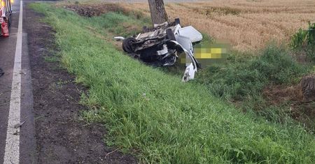 TRAGEDIA NA DRODZE! 28-latek zginął po dramatycznym dachowaniu w Żerdzinach