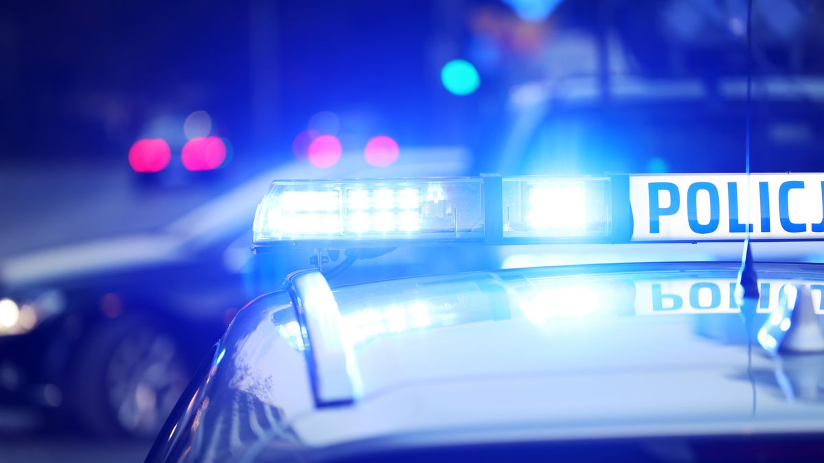 Radiowóz polskiej policji na sygnałach