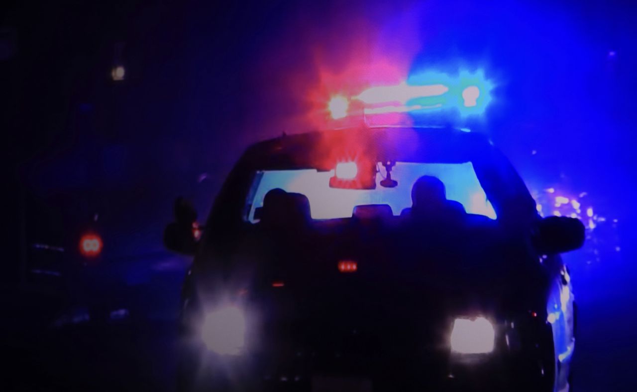"Położył się na niej". Młoda kobieta z USA przeżyła szok o poranku