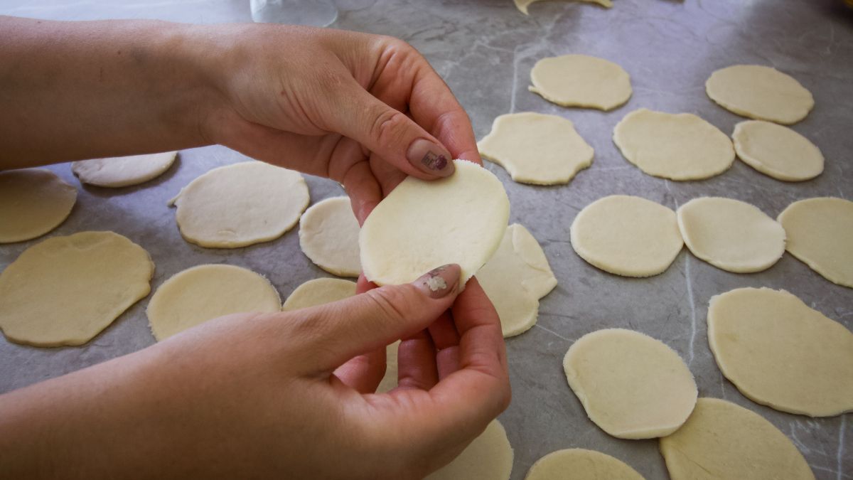 Ciasto na pierogi z nietypowym dodatkiem będzie jeszcze lepsze