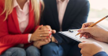 W Polsce rozwód za rozwodem. Prawniczka potwierdza, psychoterapeutka tłumaczy